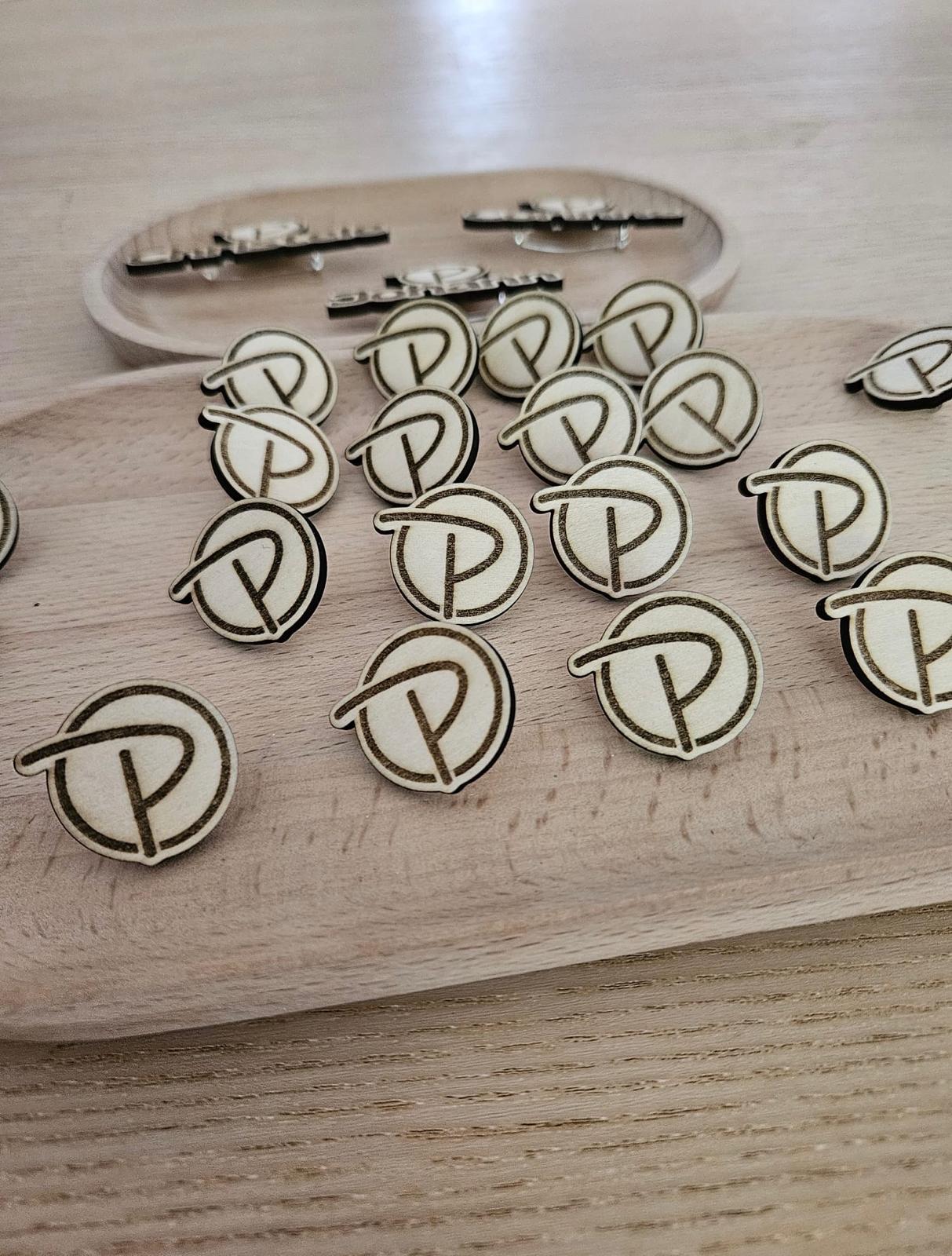 Pins & badges en bois